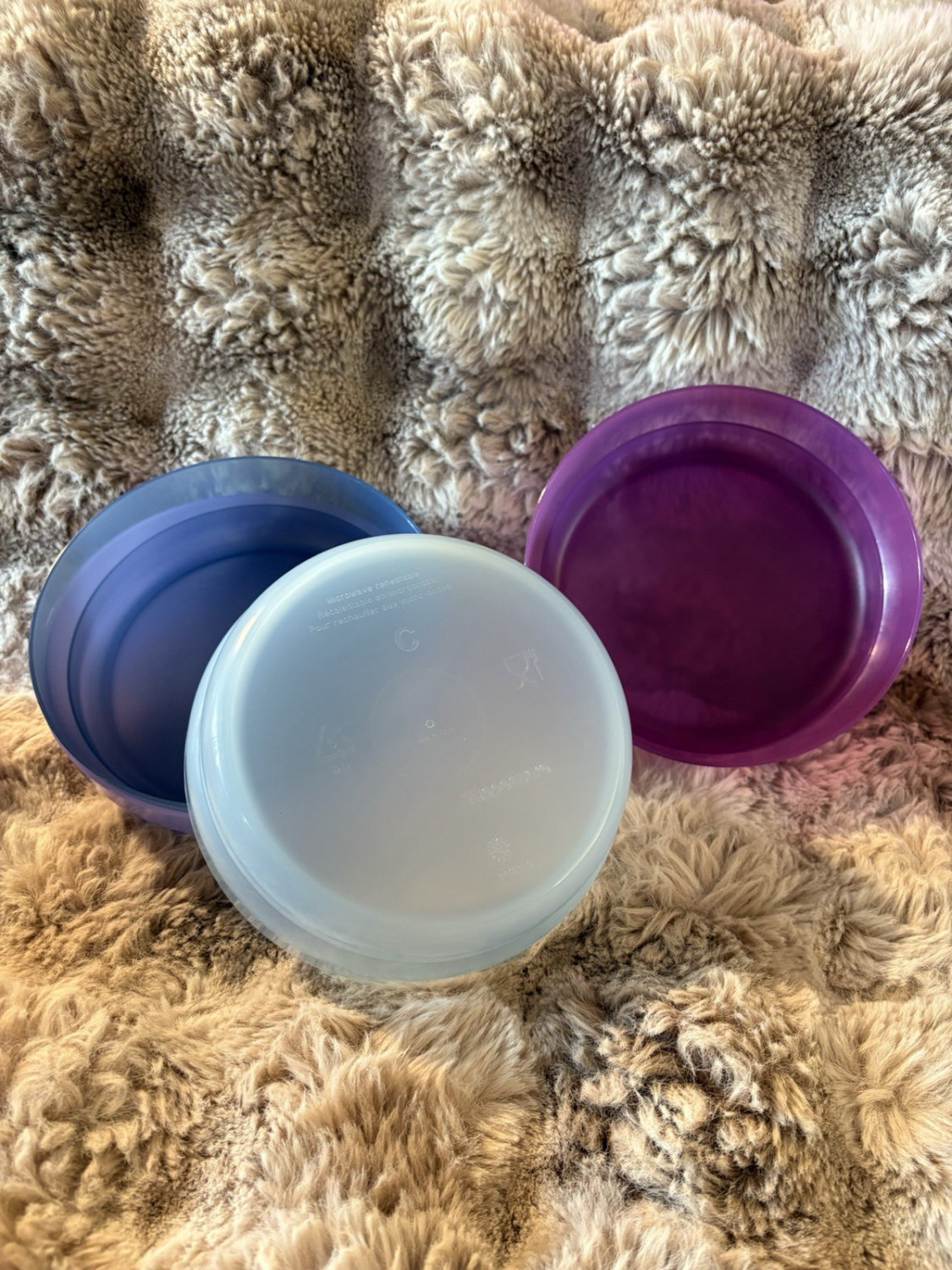 New Tupperware Microwave Reheatable Plates Set of 4 Purple Blue - Image 2